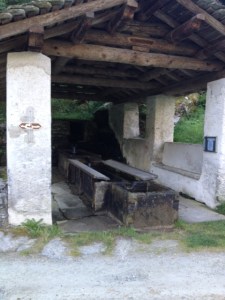 75_Bondo Waschbrunnen